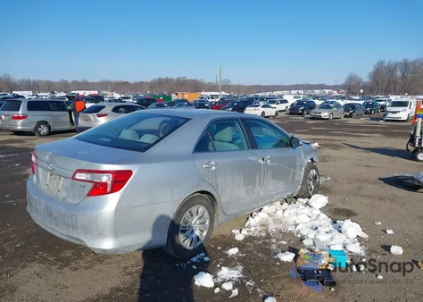 2012 Toyota Camry Le z USA, uszkodzony, nr VIN 4T4BF1FK1CR231655